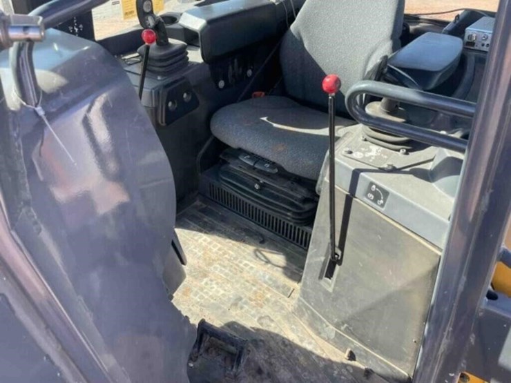 2019-deere-750k-lgp-image-29