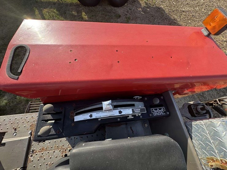 1977-massey-ferguson-1135-image-11