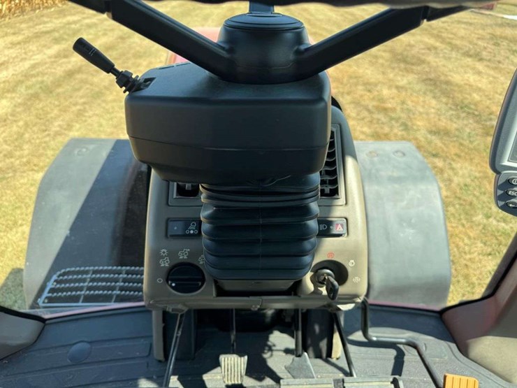 2010-case-ih-245-image-19