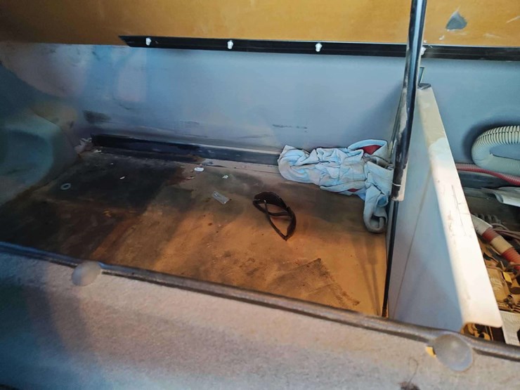 2014-freightliner-m2-106-image-19