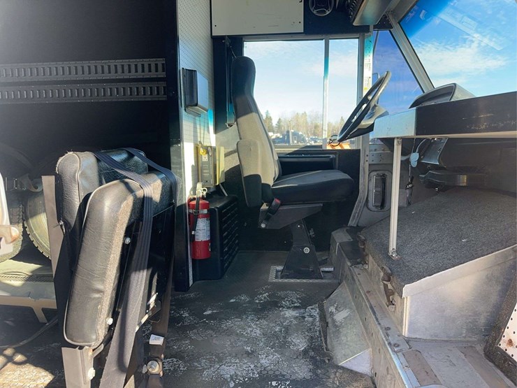 2008-freightliner-mt45-image-18