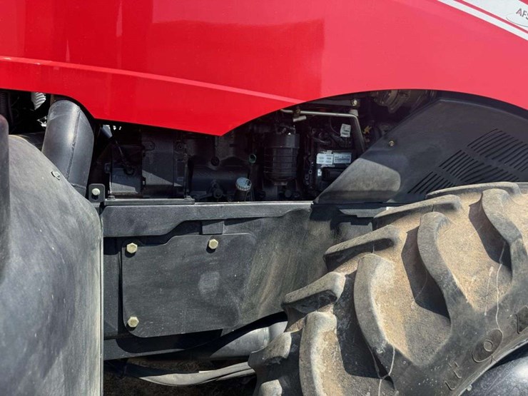 2014-case-ih-235-image-18