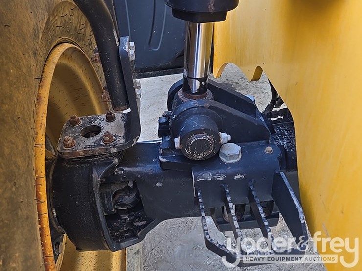 2017-jcb-512-56-image-68