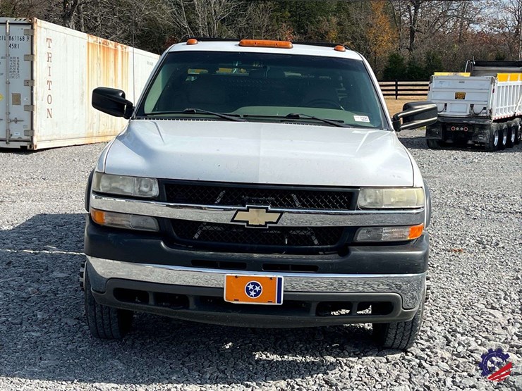 2002-chevrolet-silverado-flatbed-truck-image-13