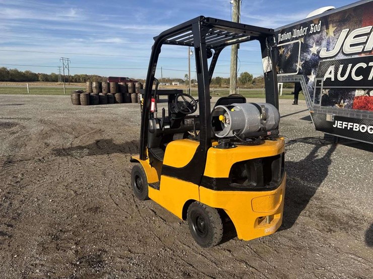 2016-yale-fork-lift-image-3