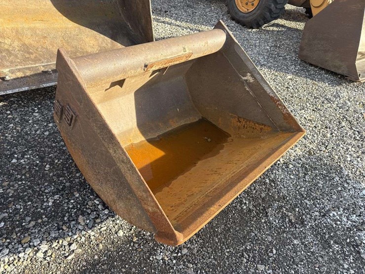 wain-roy-34in-smooth-bucket-for-backhoe-image-1