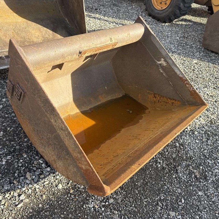 Wain Roy 34in Smooth Bucket For Backhoe