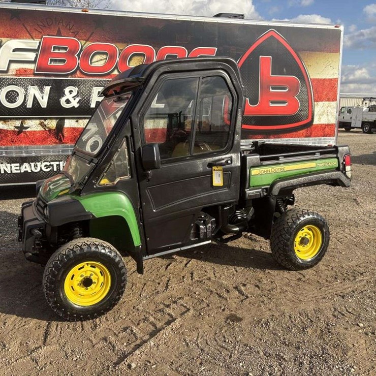 JOHN DEERE GATOR