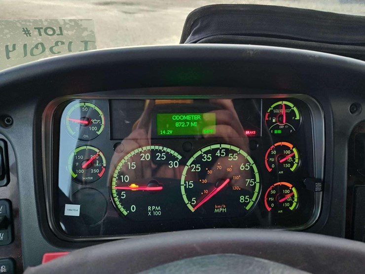 2014-freightliner-m2-106-image-52