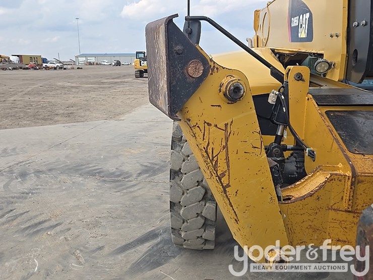 2019-caterpillar-tl1255d-image-24