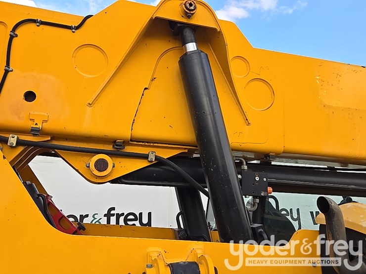 2017-jcb-512-56-image-78