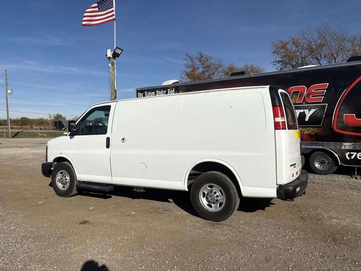 2013-chevrolet-2500-image-5