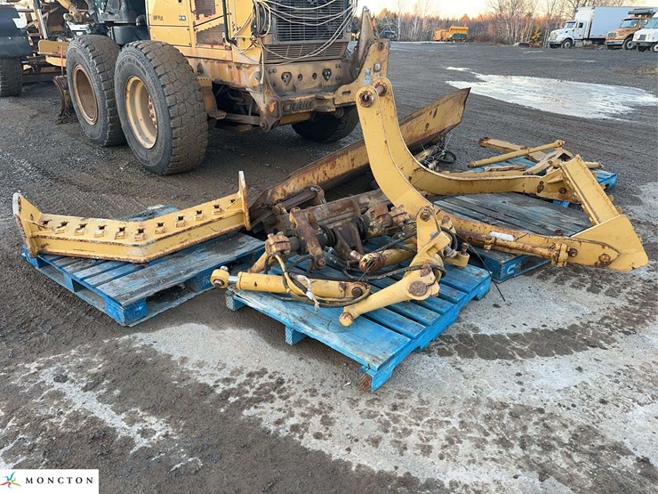 2011-caterpillar-140m-image-29