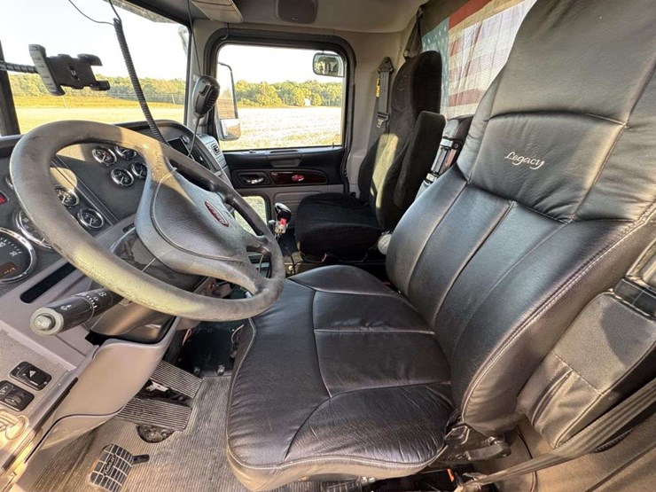 2014-peterbilt-386-image-28