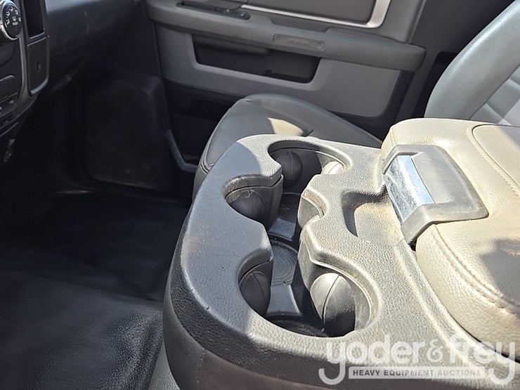 2014-dodge-service-truck-image-87