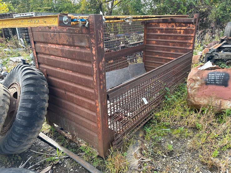 #113-•-44”-x-9’-steel-container-with-fork-pockets-image-2