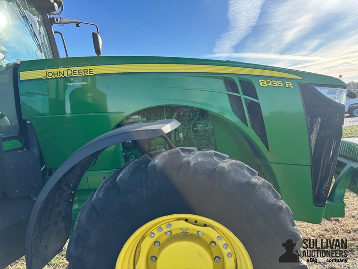 2011-john-deere-8235r-image-13