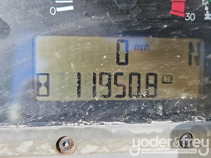 2012-caterpillar-120m-image-33