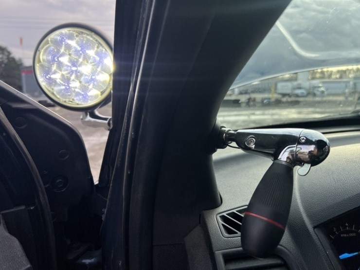 2017-ford-explorer-image-28