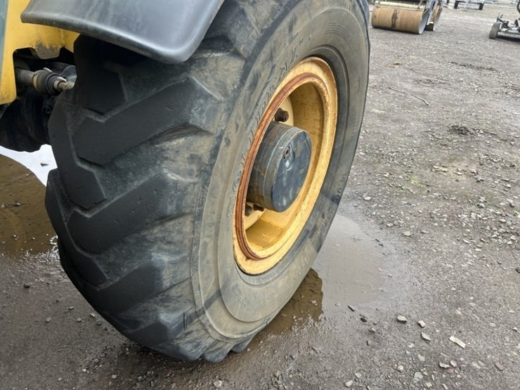 2007-gehl-dl10h44-image-10