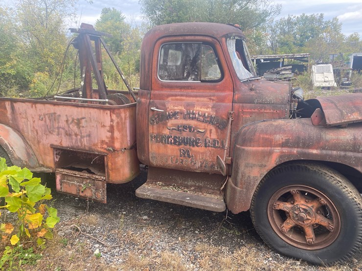 #70-•-1950's-international-wrecker-image-3