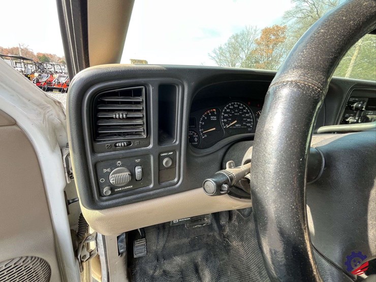 2002-chevrolet-silverado-flatbed-truck-image-64