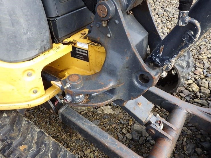 2019-deere-35g-image-14