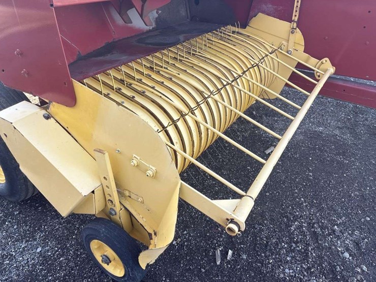 new-holland-570-image-13