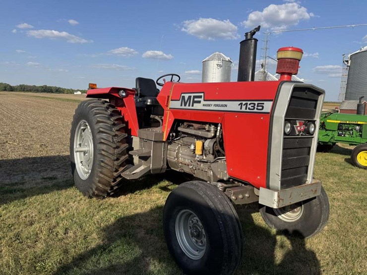 1977-massey-ferguson-1135-image-4