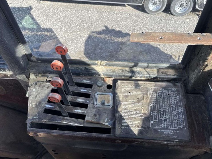 1983-versatile-835-image-31