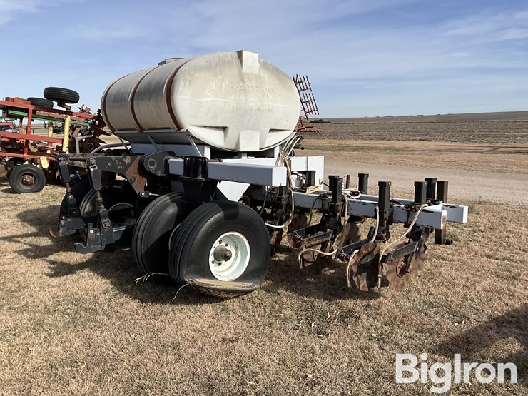 unverferth-8r30-fertilizer-applicator-image-5