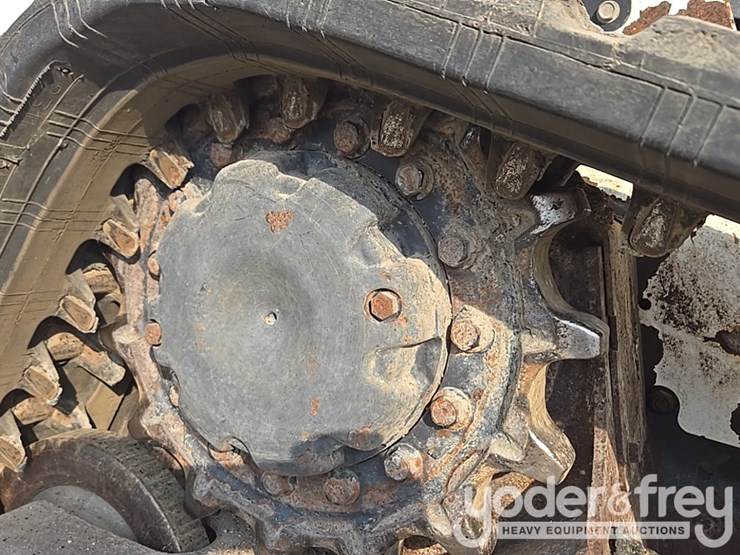 2021-bobcat-t595-image-26