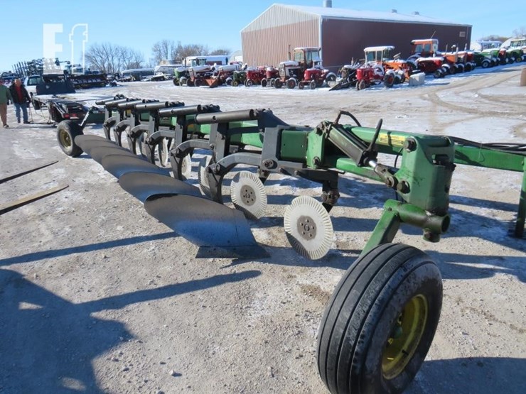 john-deere-2810-image-2