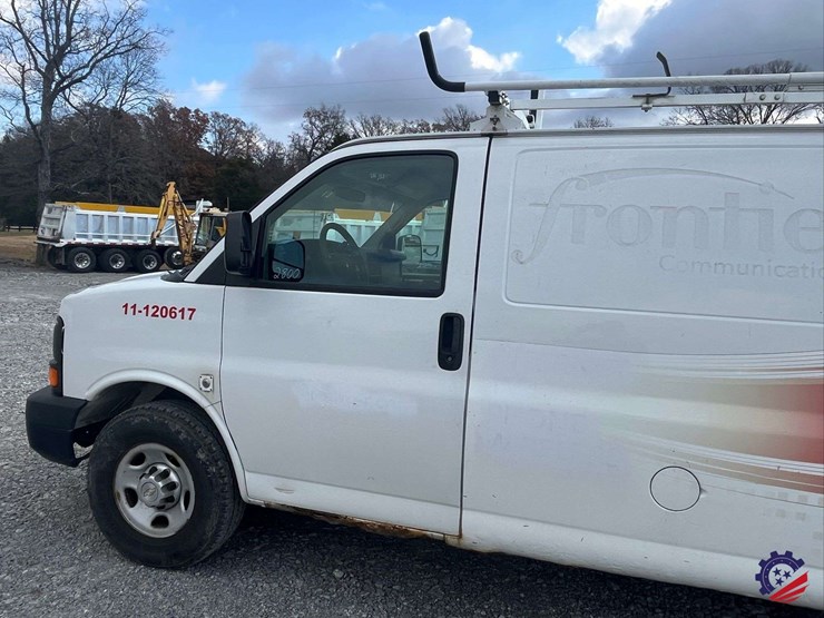 2012-chevrolet-express-van-image-16