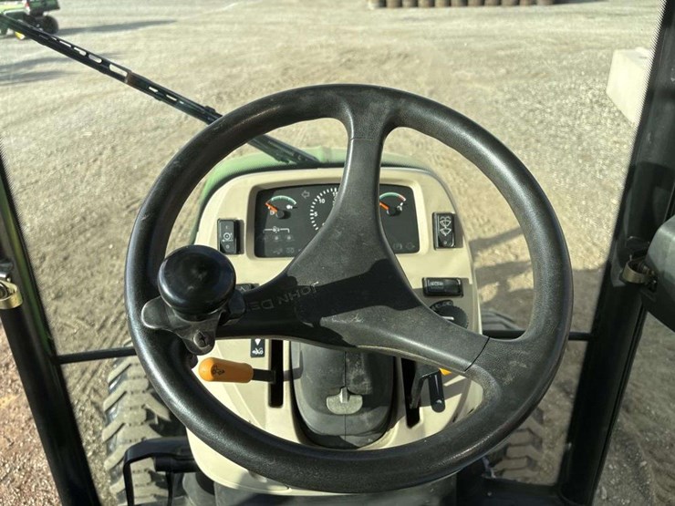 john-deere-3320-image-19