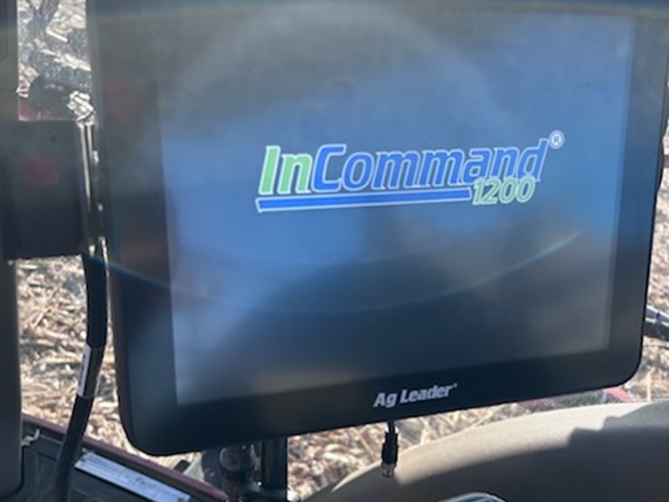 2011-case-ih-patriot-3330-image-19