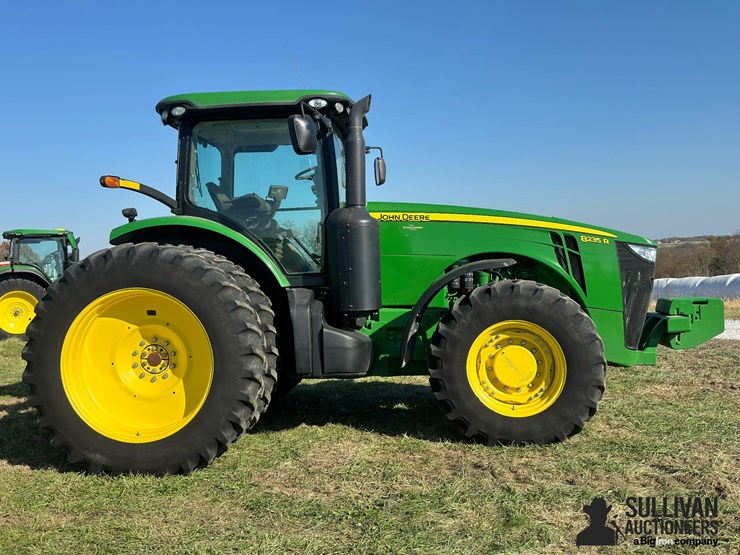 2011-john-deere-8235r-image-4