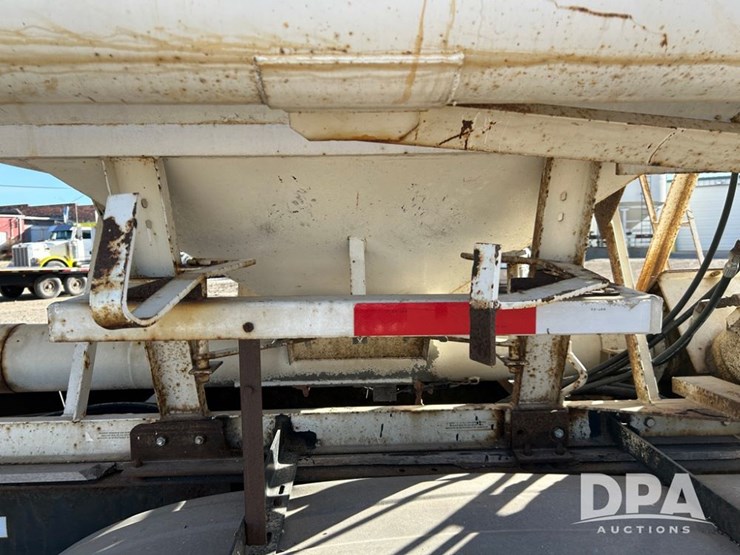 2006-b-b-dry-tender-trailer-(cp1300,-unit-169)-image-26