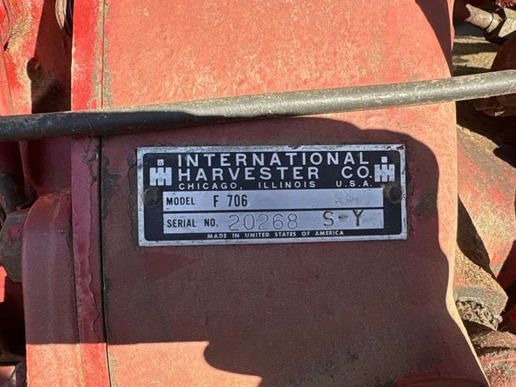 farmall-706-tractor-image-18