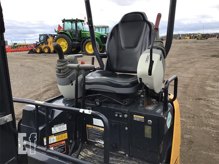 2016-deere-17g-image-6