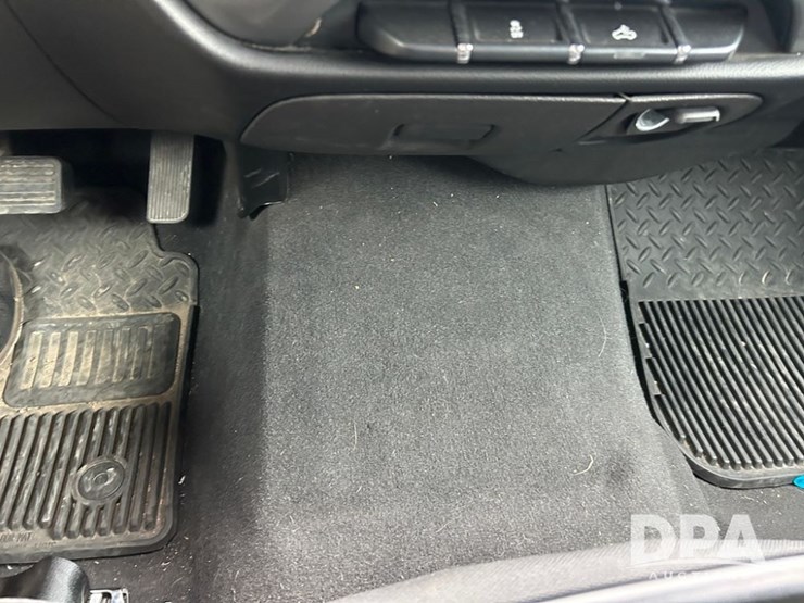 2018-chevrolet-silverado-4-door-pickup-(cp1307,-unit-12086)-image-31