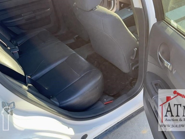 2010-dodge-charger-image-13