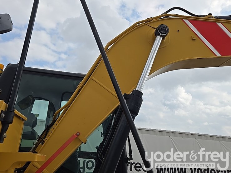 2016-caterpillar-312fgc-image-44