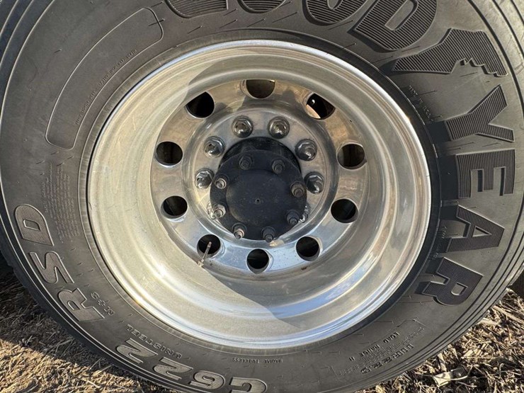 2014-peterbilt-386-image-17