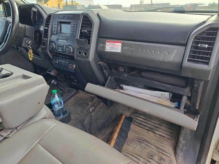 2017-ford-f550-image-35