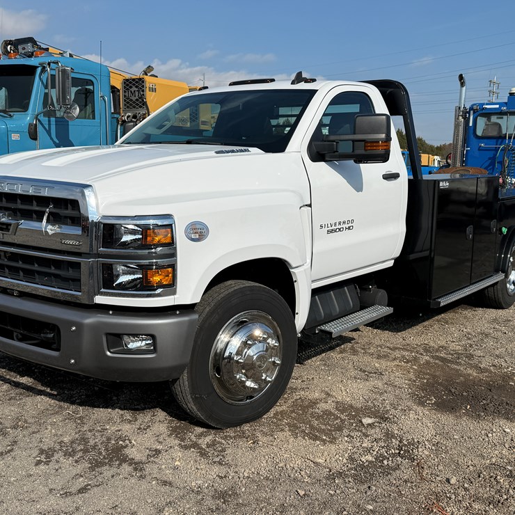 #114 • 2023 CHEVROLET 5500HD SERVICE TRUCK