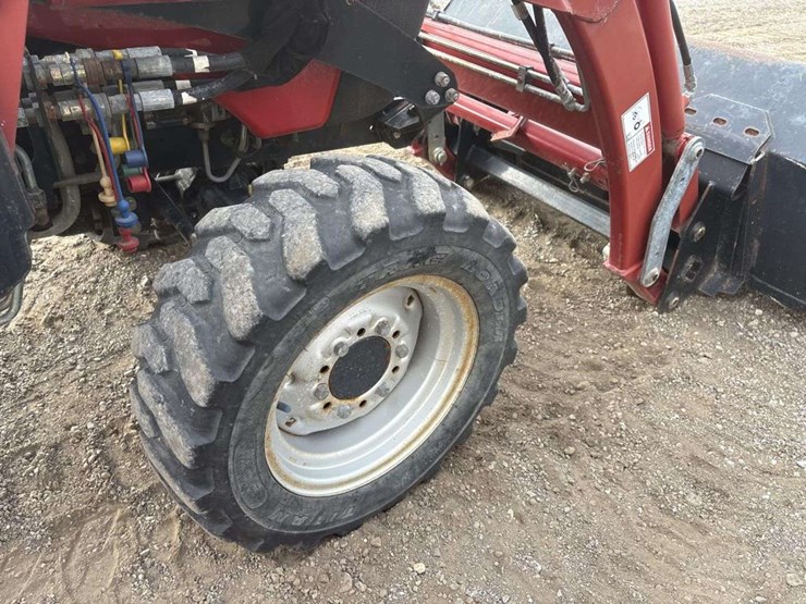 case-dx29-loader-tractor-image-18