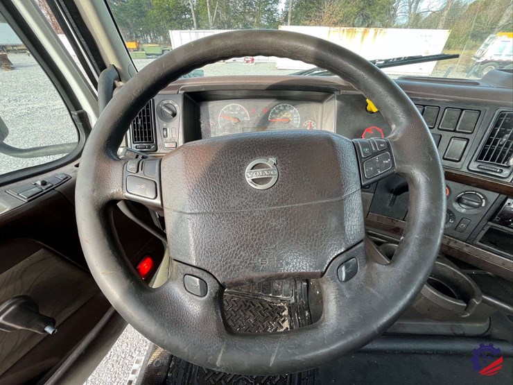 2016-volvo-d11-s/a-truck-tractor-image-60