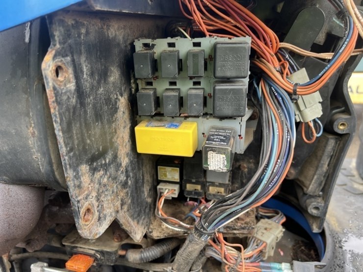 2001-new-holland-tc40d-image-27