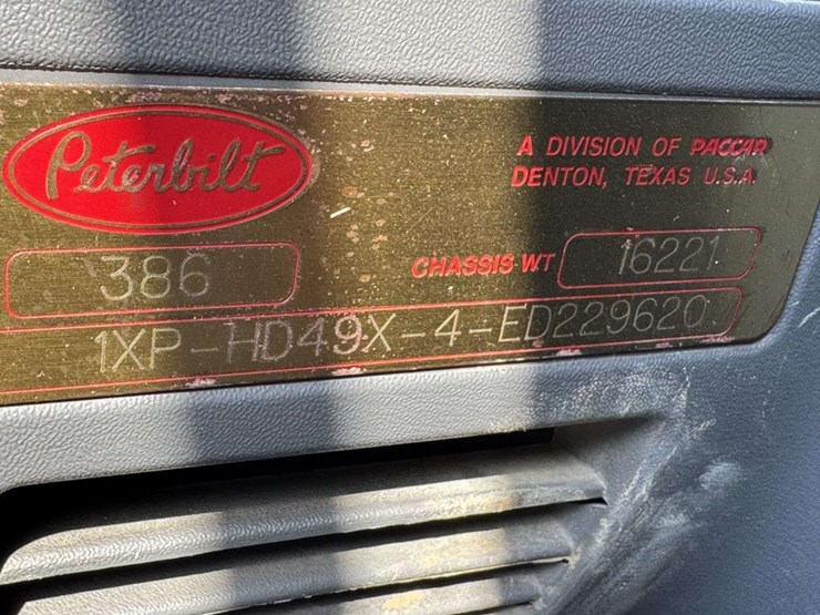 2014-peterbilt-386-image-41